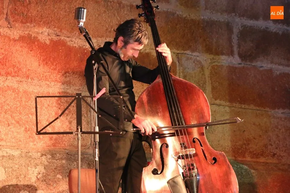 Foto 6 - Tango Zero marca el inicio del programa cultural en Masueco  