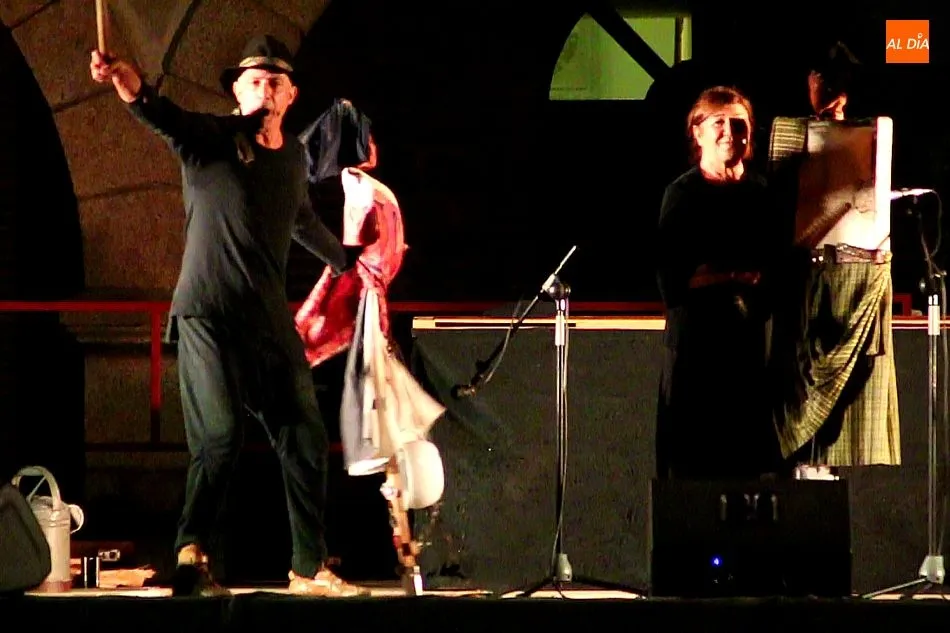 Foto 2 - Mayalde hace cantar a la Plaza de Villarino  