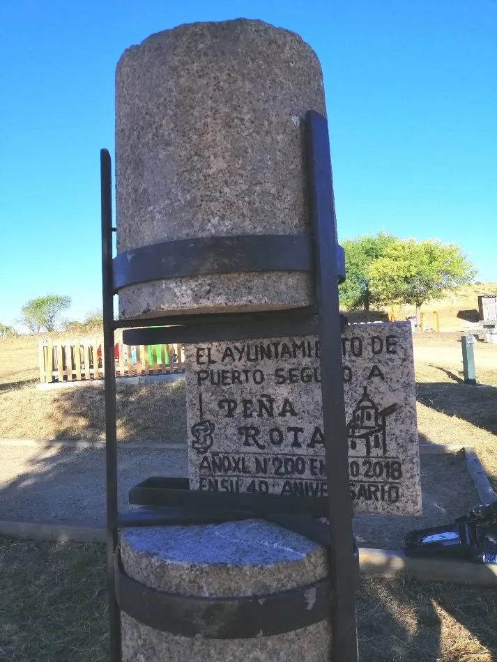 Foto 3 - Puerto Seguro instala un monumento en homenaje a la revista Pe&ntilde;a Rota  