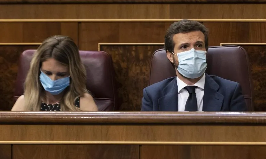 Cayetana Álvarez de Toledo y Pablo Casado en el Coingreso. Foto Pool