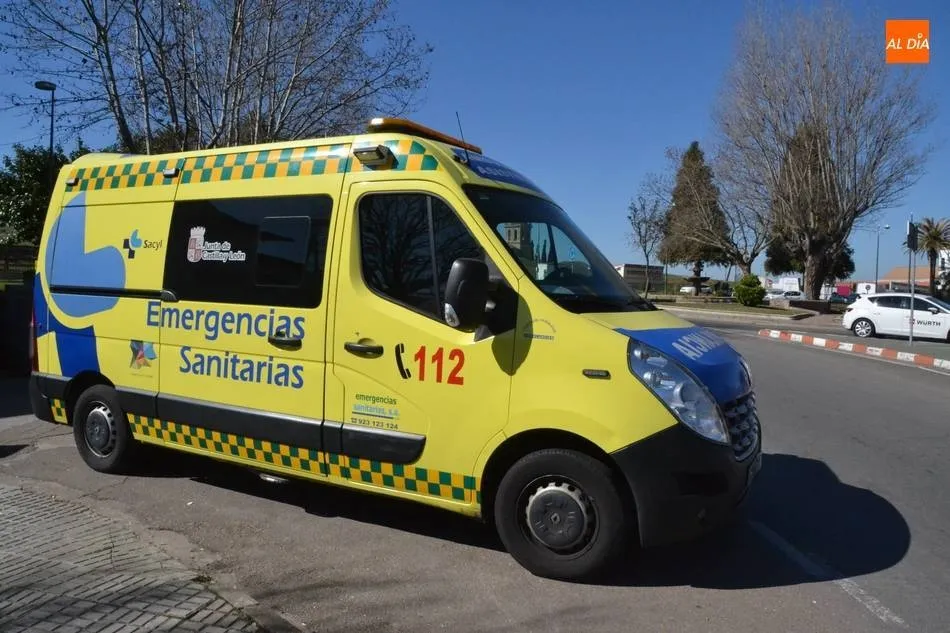 Foto 2 - Herido grave un conductor de 19 a&ntilde;os tras salirse de la calzada en San Felices de los Gallegos
