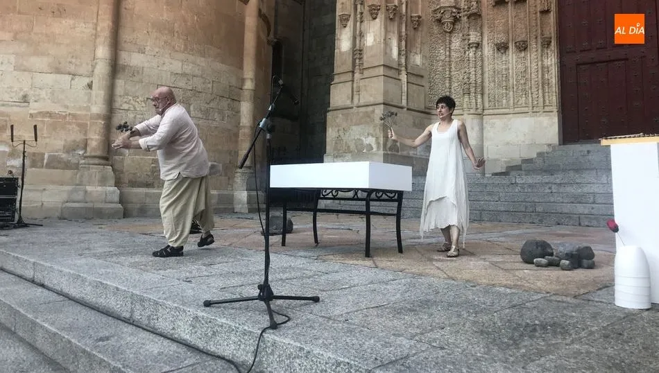 Fernando Saldaña y Carioca en una escena de Como el perro y el gato