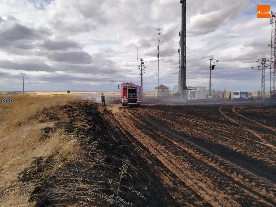 Foto 4 - Fuego en una parcela junto a los repetidores de Cantalpino  