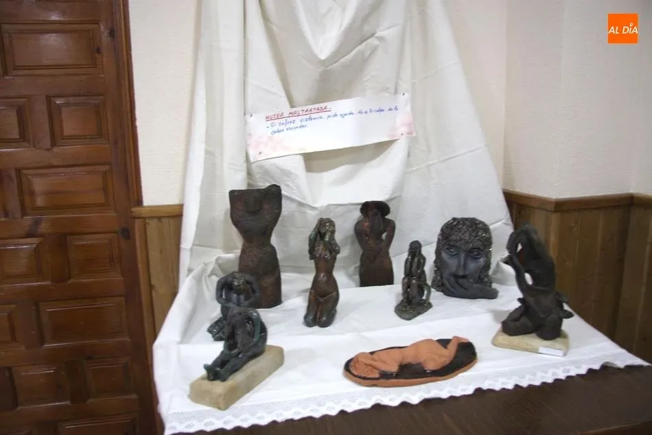 Foto 8 - Extraordinaria exposici&oacute;n de cer&aacute;mica en Masueco dedicada a la mujer  