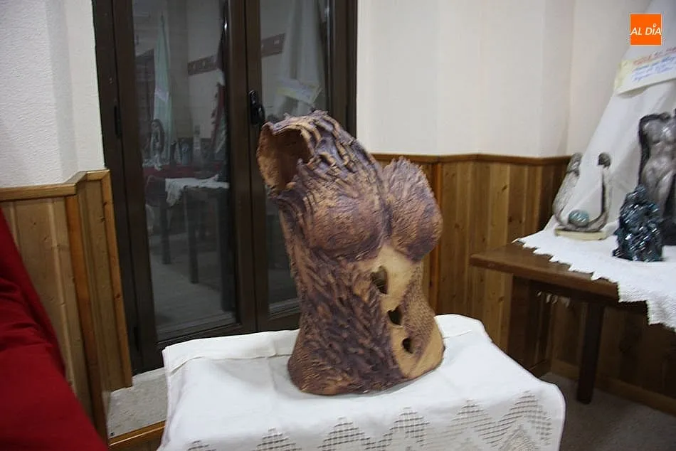 Foto 7 - Extraordinaria exposici&oacute;n de cer&aacute;mica en Masueco dedicada a la mujer  