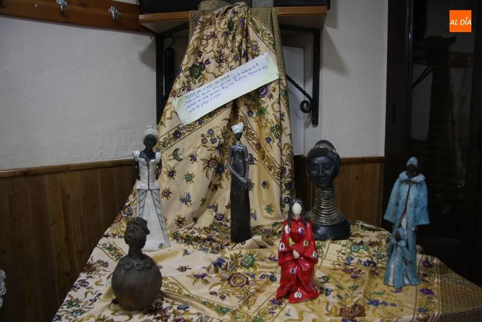 Foto 4 - Extraordinaria exposici&oacute;n de cer&aacute;mica en Masueco dedicada a la mujer  