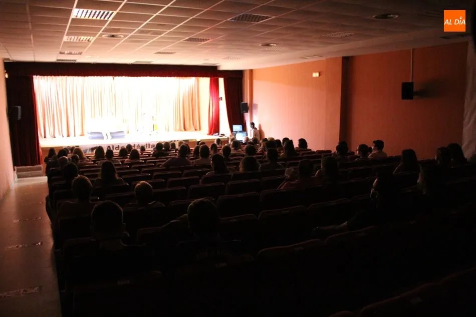 Beatriz Rico completa el aforo del Centro Cultural de Aldeadávila  