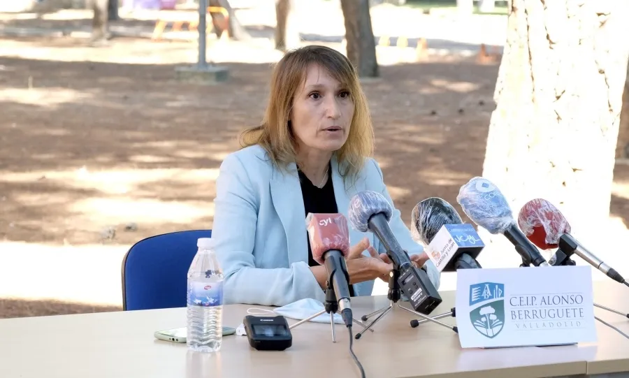 La consejera de Educación, Rocío Lucas, en su visita a las obras del Colegio de Educación Infantil y Primaria (CEIP) ‘Alonso Berruguete’ de Valladolid.