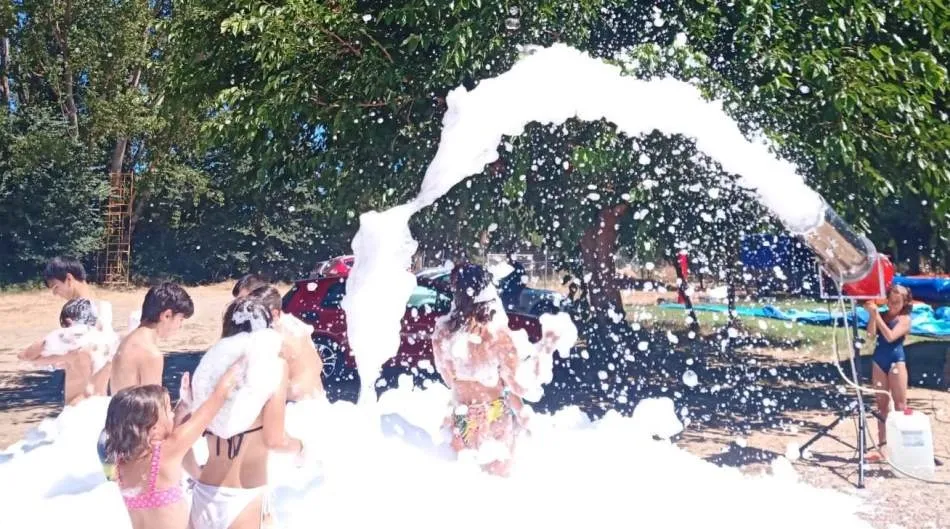 Foto 3 - Concluye el &lsquo;Verano Joven&rsquo; con hinchables acu&aacute;ticos y una fiesta de la espuma  