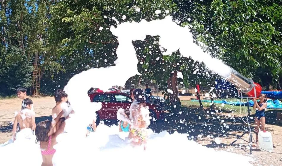 Foto 2 - Concluye el &lsquo;Verano Joven&rsquo; con hinchables acu&aacute;ticos y una fiesta de la espuma  