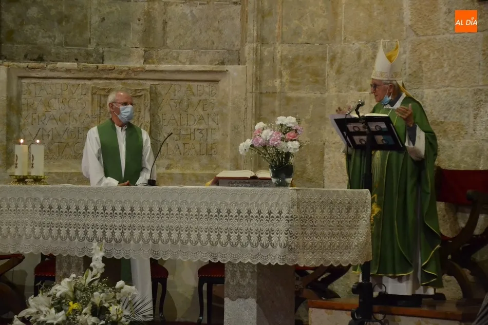 Foto 5 - La Cofrad&iacute;a del Silencio debate qu&eacute; hacer con el Lignum Crucis tras descartar procesionarlo en...