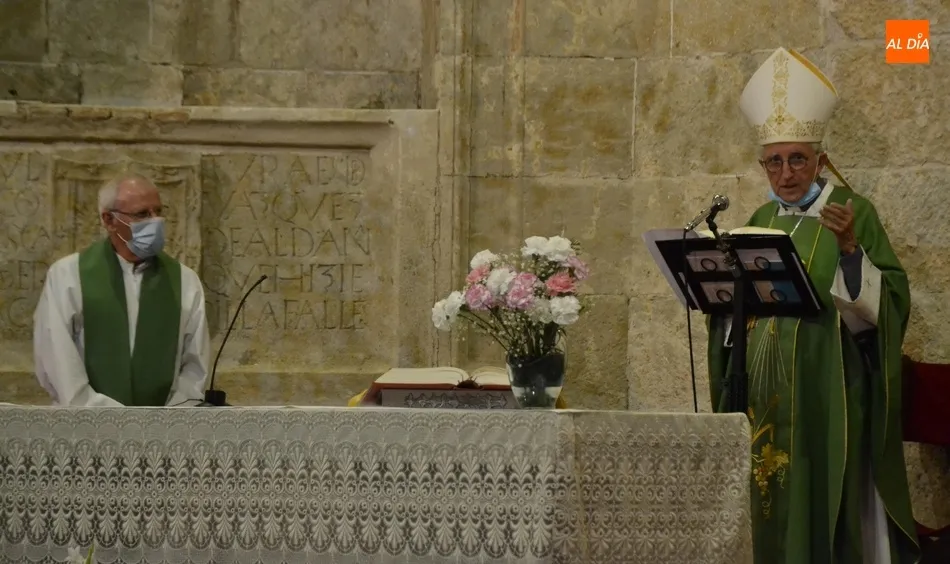 Foto 6 - La Cofrad&iacute;a del Silencio debate qu&eacute; hacer con el Lignum Crucis tras descartar procesionarlo en...