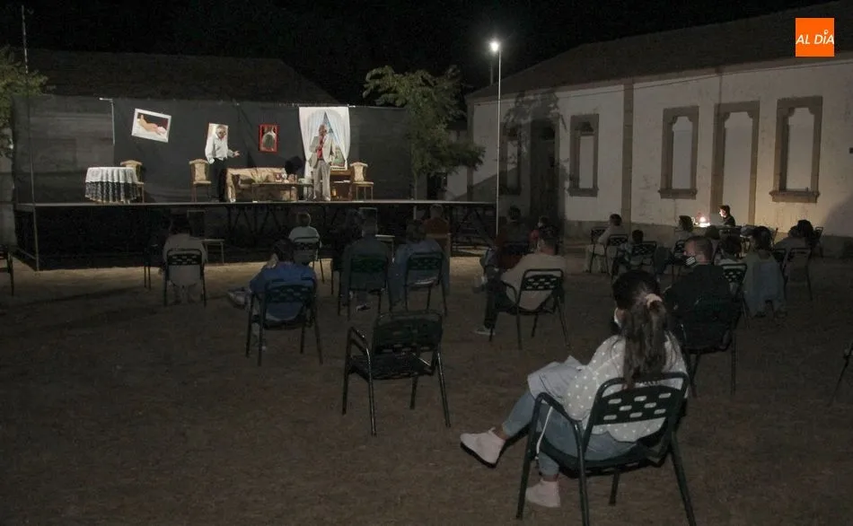 Foto 11 - Tr&eacute;bol Teatro Ateneo abre la programaci&oacute;n cultural en Villavieja de Yeltes con &lsquo;A media luz los ...
