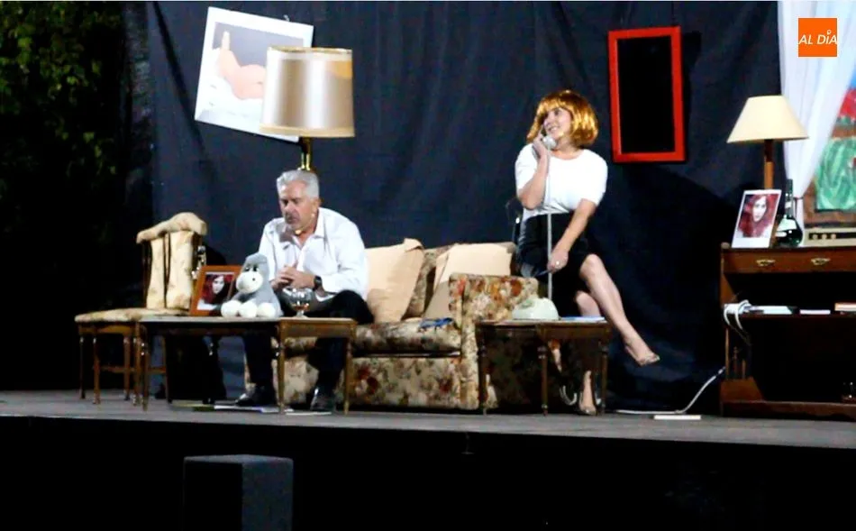 Foto 10 - Tr&eacute;bol Teatro Ateneo abre la programaci&oacute;n cultural en Villavieja de Yeltes con &lsquo;A media luz los ...