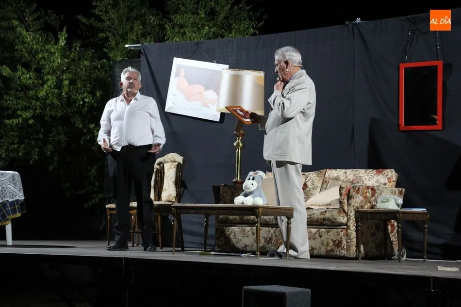 Foto 9 - Tr&eacute;bol Teatro Ateneo abre la programaci&oacute;n cultural en Villavieja de Yeltes con &lsquo;A media luz los ...