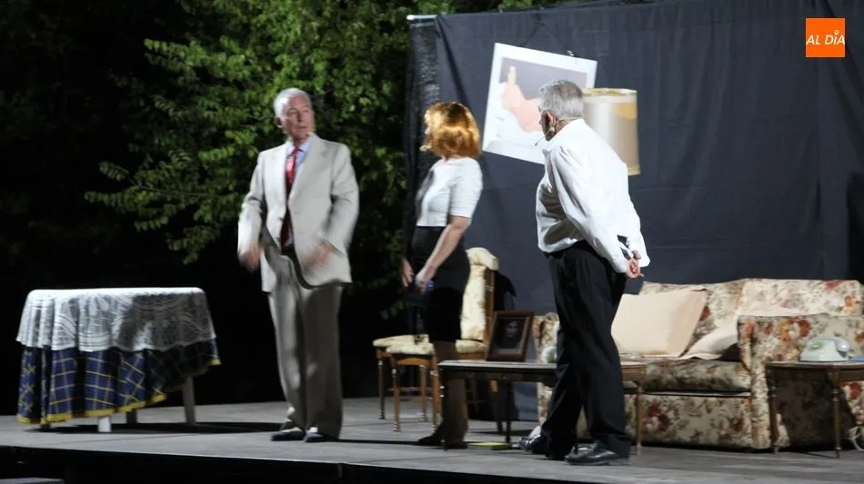 Foto 6 - Tr&eacute;bol Teatro Ateneo abre la programaci&oacute;n cultural en Villavieja de Yeltes con &lsquo;A media luz los ...