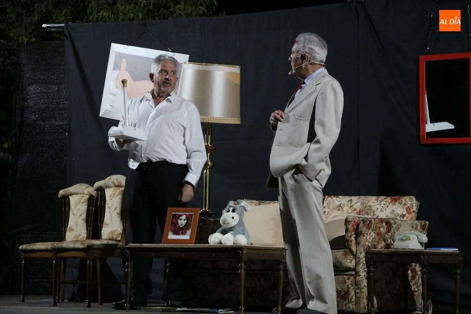 Foto 3 - Tr&eacute;bol Teatro Ateneo abre la programaci&oacute;n cultural en Villavieja de Yeltes con &lsquo;A media luz los ...