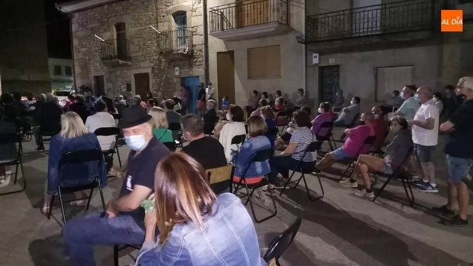 Foto 11 - La magia de Joyra llena de ilusi&oacute;n la plazuela de La Capilla en Masueco  