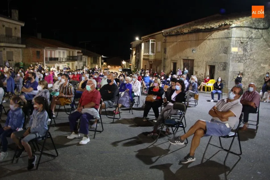 Foto 10 - La magia de Joyra llena de ilusi&oacute;n la plazuela de La Capilla en Masueco  