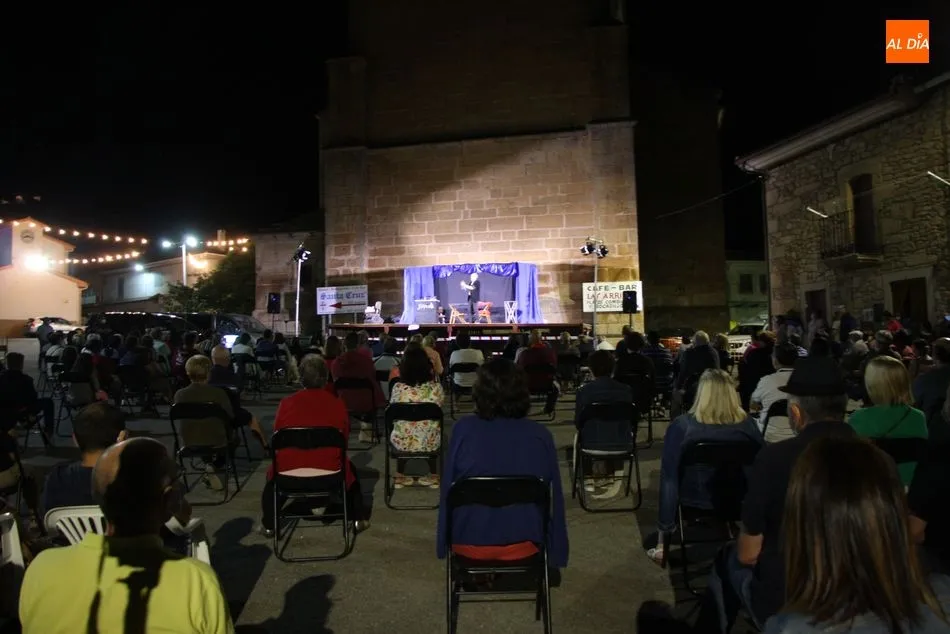 Foto 2 - La magia de Joyra llena de ilusi&oacute;n la plazuela de La Capilla en Masueco  