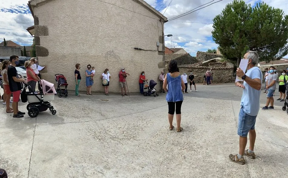 Foto 10 - Distintos colectivos sociales exigen a la Junta una sanidad digna en el medio rural &nbsp;  
