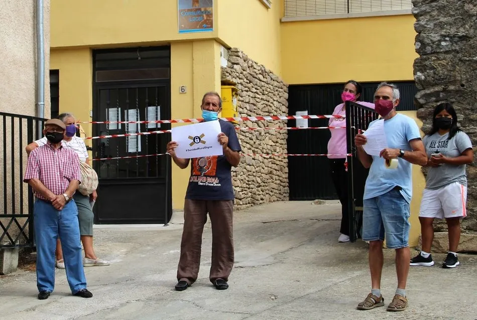 Foto 8 - Distintos colectivos sociales exigen a la Junta una sanidad digna en el medio rural &nbsp;  