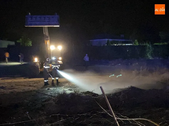 Foto 4 - Extinguido un peque&ntilde;o incendio declarado junto al pol&iacute;gono industrial El Inestal