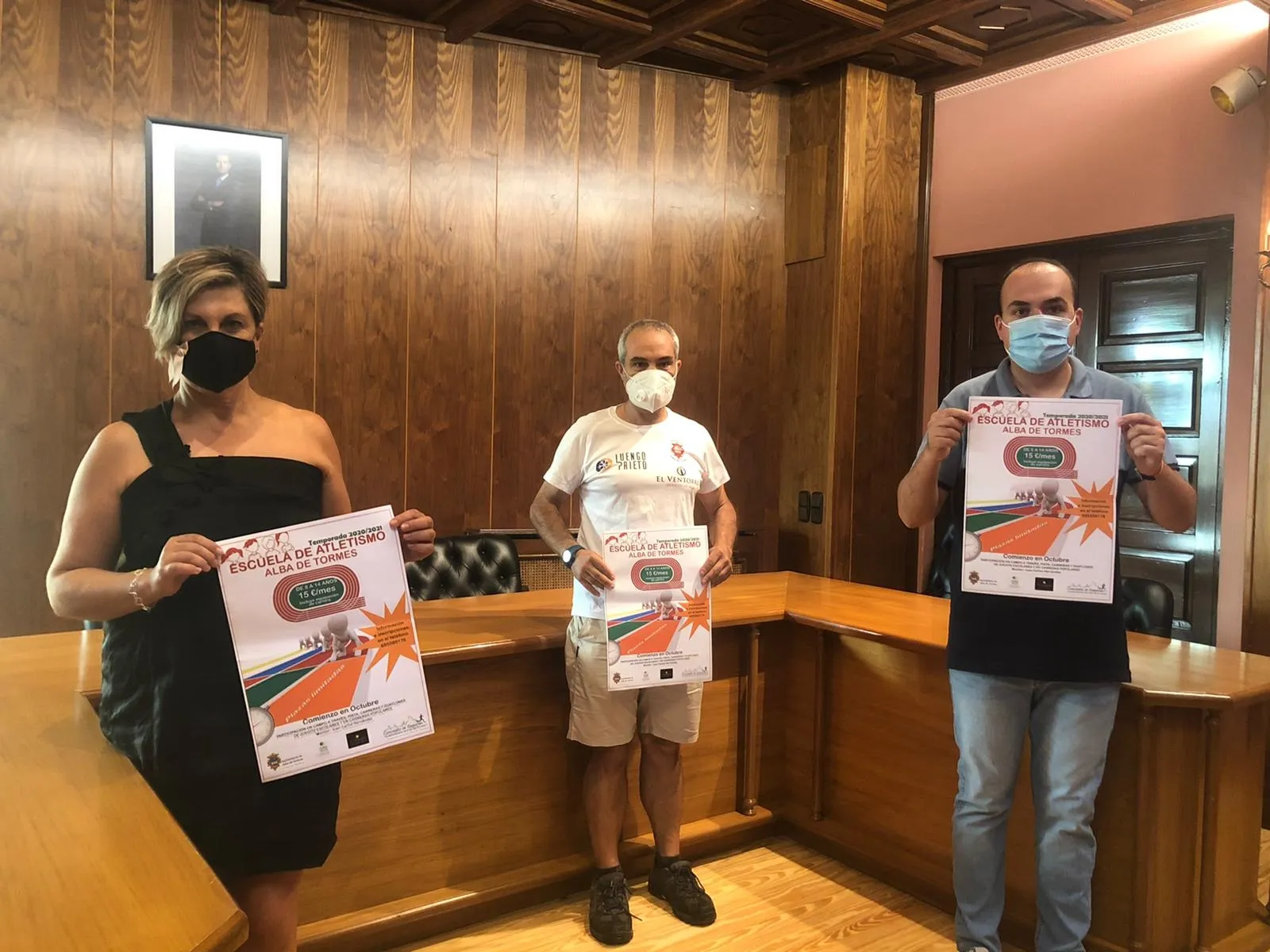 Yolanda de los Dolores, Juan Carlos Hernández y José García durante la presentación de la Escuela de Atletismo