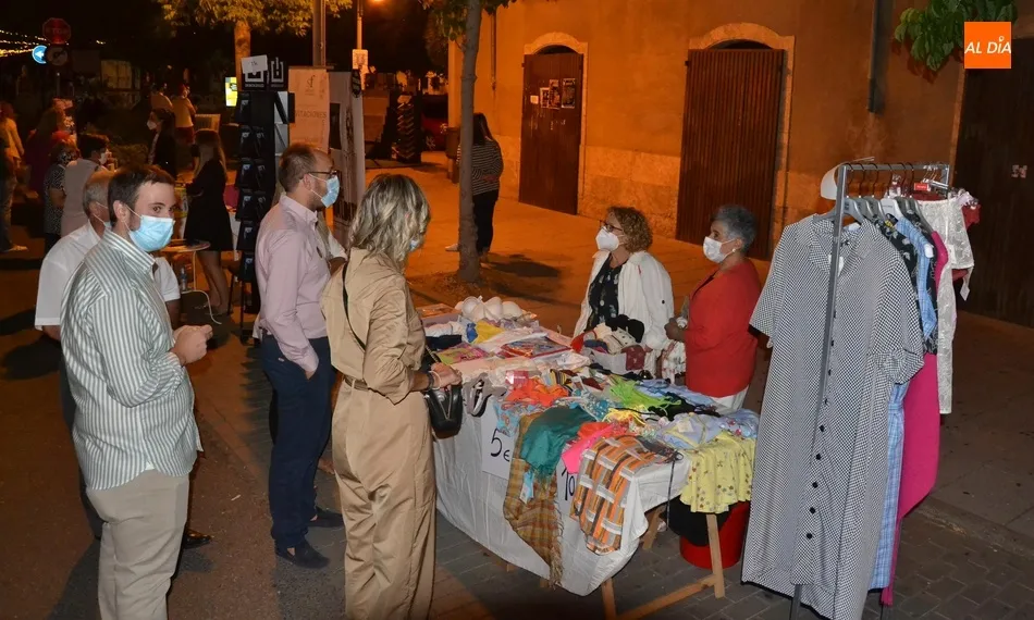 Foto 11 - Buen ambiente callejero en &lsquo;La Noche del Comercio&rsquo;, que podr&iacute;a tener continuidad  