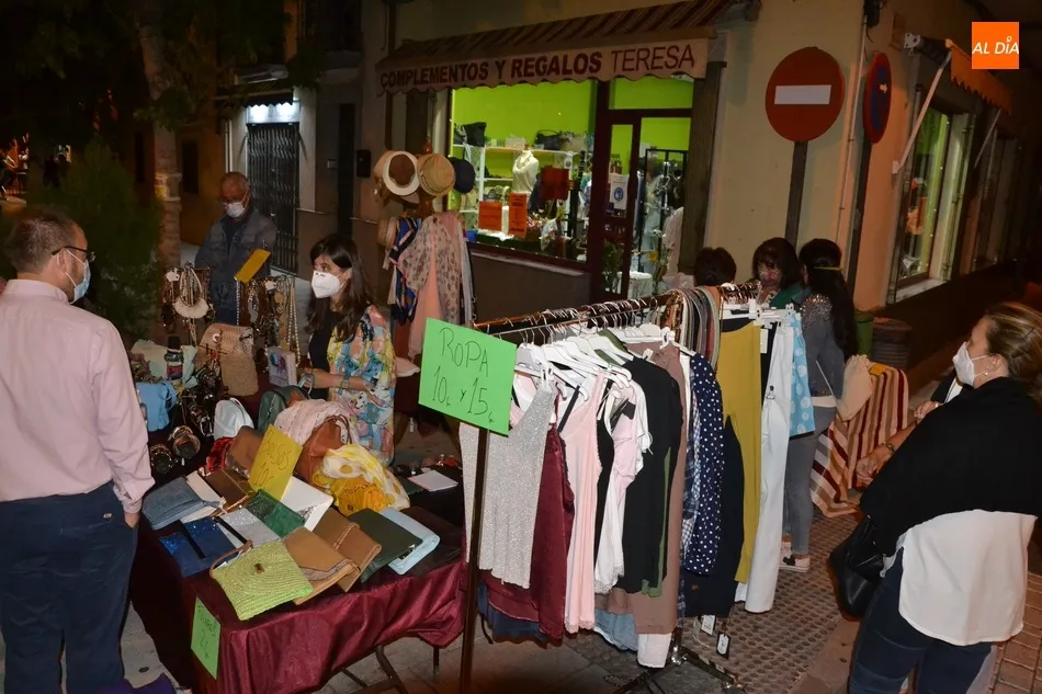 Foto 10 - Buen ambiente callejero en &lsquo;La Noche del Comercio&rsquo;, que podr&iacute;a tener continuidad  