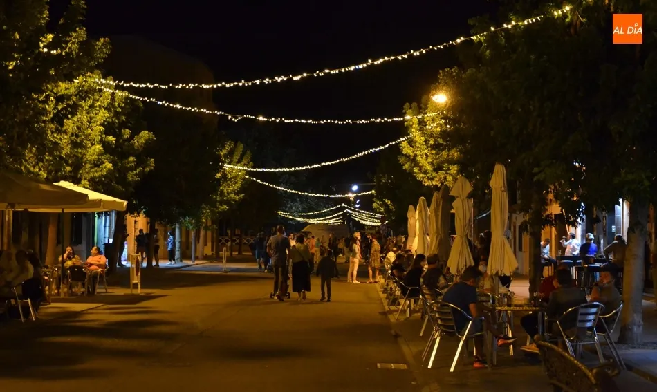 Foto 8 - Buen ambiente callejero en &lsquo;La Noche del Comercio&rsquo;, que podr&iacute;a tener continuidad  