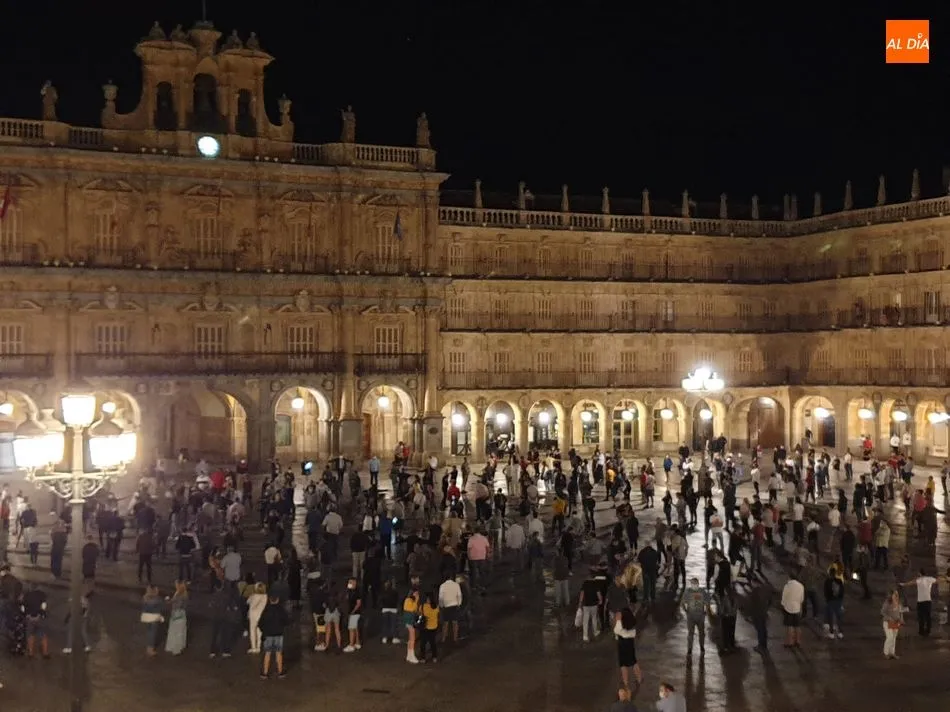 Foto 10 - Los hosteleros salmantinos salen a la calle para lanzar un &lsquo;SOS&rsquo; tras el cierre del ocio...