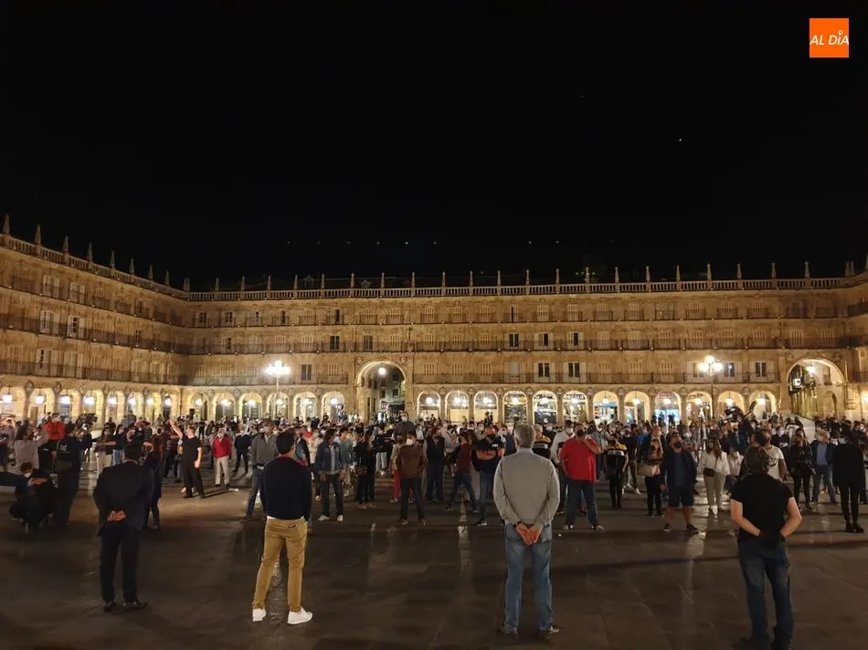 Foto 7 - Los hosteleros salmantinos salen a la calle para lanzar un &lsquo;SOS&rsquo; tras el cierre del ocio...