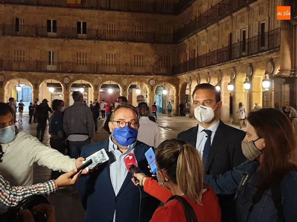 Foto 6 - Los hosteleros salmantinos salen a la calle para lanzar un &lsquo;SOS&rsquo; tras el cierre del ocio...