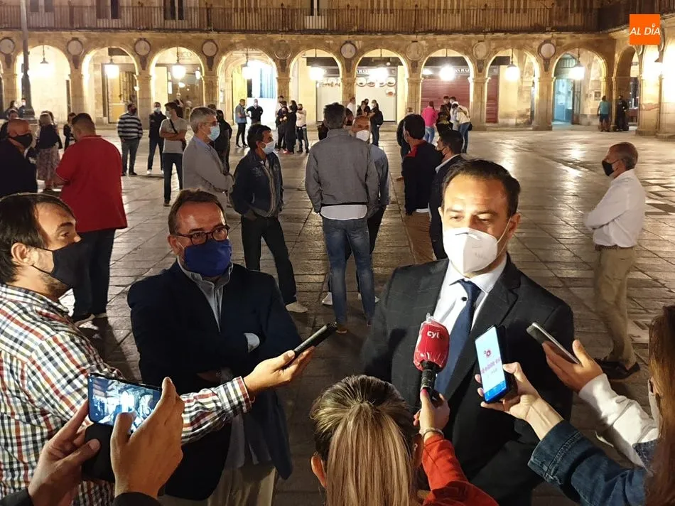 Foto 5 - Los hosteleros salmantinos salen a la calle para lanzar un &lsquo;SOS&rsquo; tras el cierre del ocio...