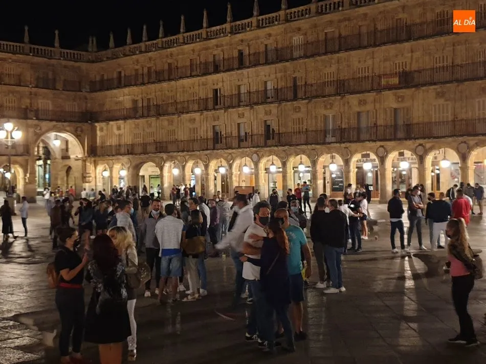 Foto 4 - Los hosteleros salmantinos salen a la calle para lanzar un &lsquo;SOS&rsquo; tras el cierre del ocio...