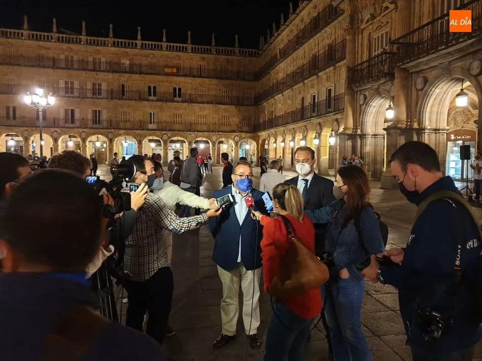Foto 2 - Los hosteleros salmantinos salen a la calle para lanzar un &lsquo;SOS&rsquo; tras el cierre del ocio...