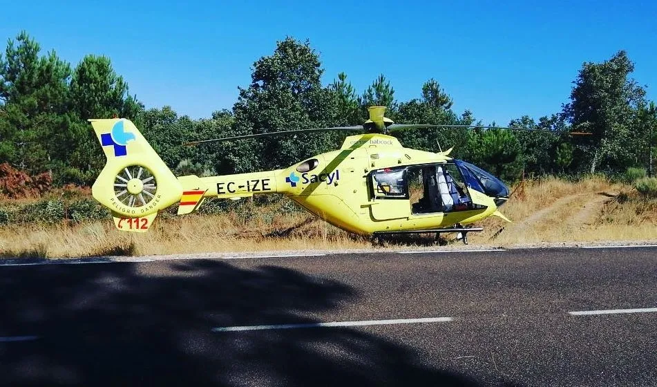 Foto 3 - Evacuado al Hospital un ciclista que cay&oacute; por un terrapl&eacute;n en El Payo tras chocar con un animal  