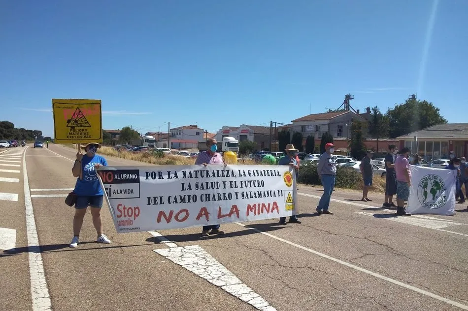 Foto 2 - La concentraci&oacute;n en La Fuente, toque de atenci&oacute;n al Gobierno para que no autorice la mina de...