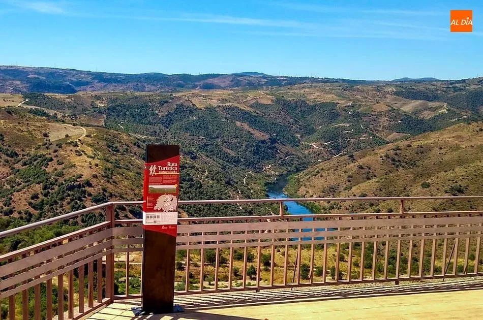 Foto 2 - Discurrir del Duero desde el mirador de La Faya en Villarino de los Aires  