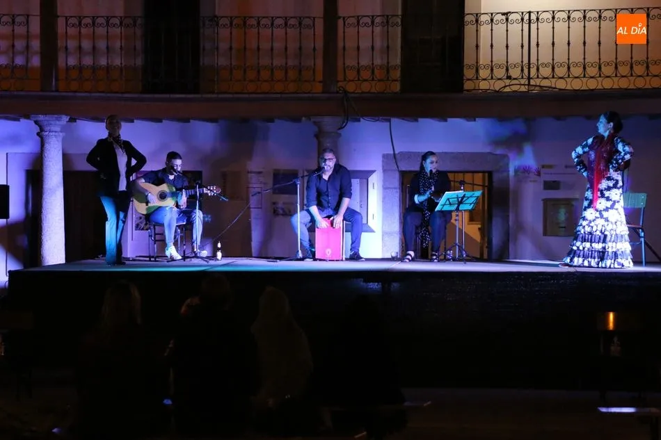 Foto 10 - Azabache llena de flamenco la plaza de Ba&ntilde;ob&aacute;rez  