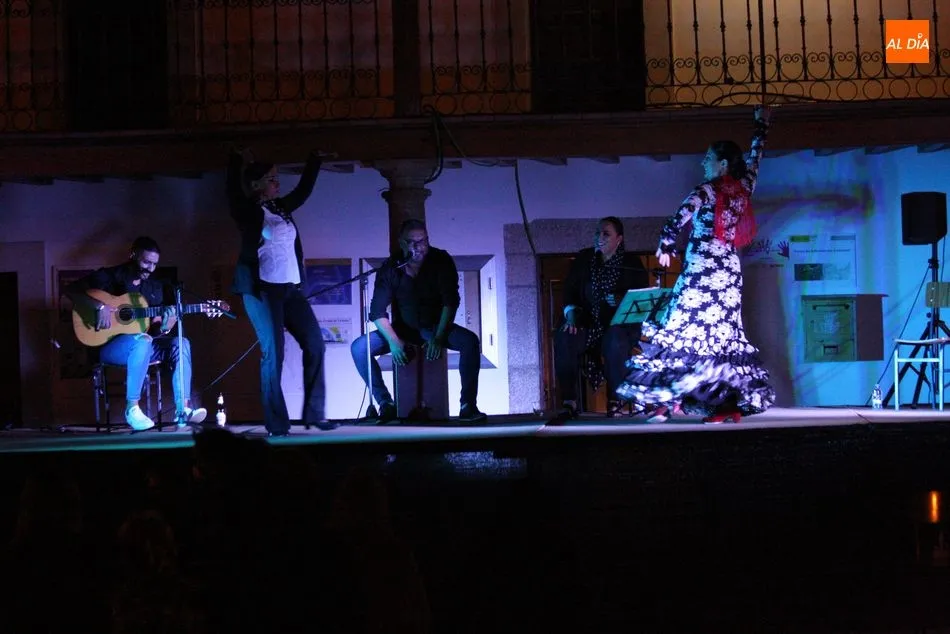 Foto 8 - Azabache llena de flamenco la plaza de Ba&ntilde;ob&aacute;rez  