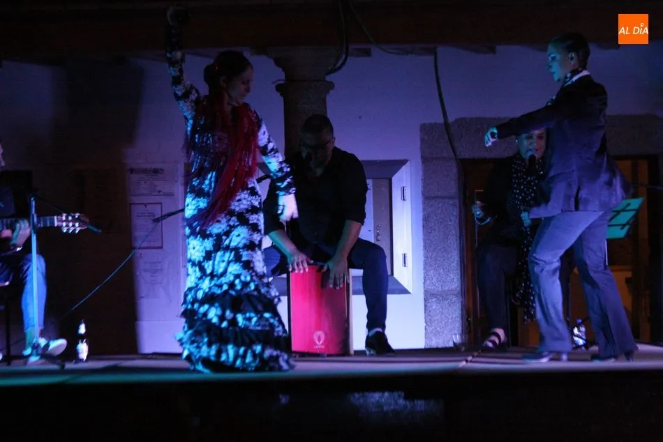 Foto 7 - Azabache llena de flamenco la plaza de Ba&ntilde;ob&aacute;rez  