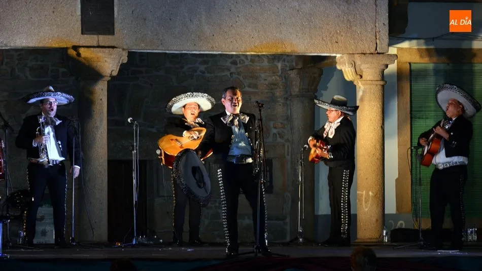 La orquesta de mariachis interpretó conocidos temas de rancheras y corridos / E. Corredera