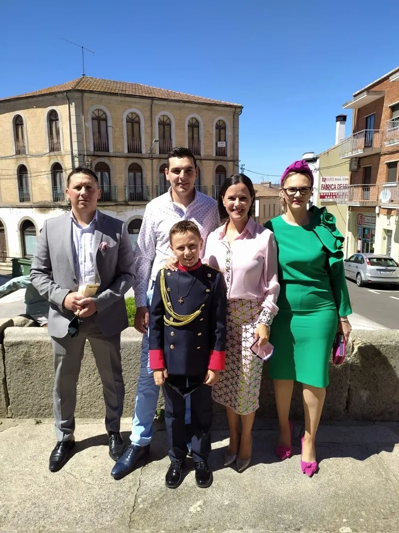 Foto 6 - Hugo Vicente toma su Primera Comuni&oacute;n en Vitigudino  