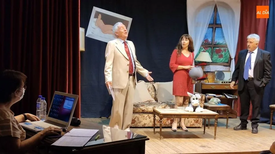 Foto 2 - Tr&eacute;bol Teatro Ateneo presenta &lsquo;A media luz los tres&rsquo; en Hinojosa de Duero