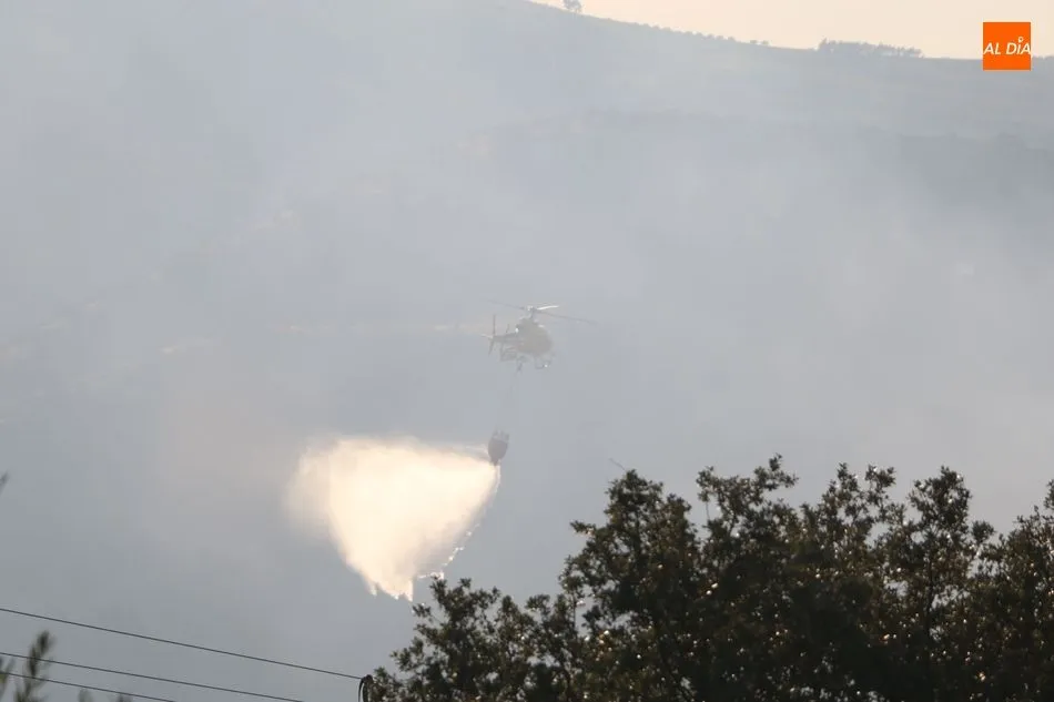 Foto 9 - Gran despliegue de medios para sofocar un incendio declarado en el t&eacute;rmino de Saucelle&nbsp;