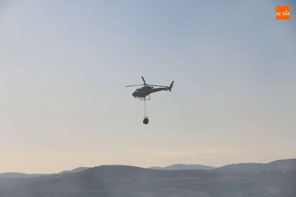 Foto 4 - Gran despliegue de medios para sofocar un incendio declarado en el t&eacute;rmino de Saucelle&nbsp;