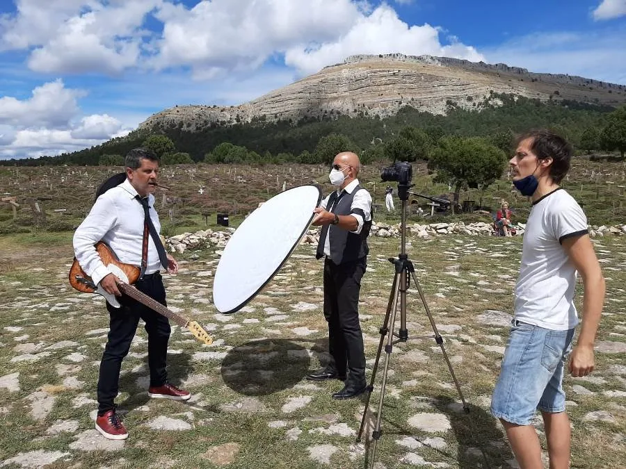 Foto 4 - Baden Bah! homenajea a Morricone grabando un v&iacute;deoclip en el cementerio donde se rod&oacute; &lsquo;El...