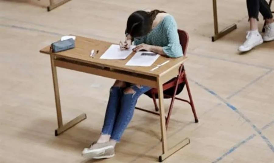 El departamento educativo y sanitario de Castilla y León ha aportado propuestas para que en el caso de un positivo por clase, se aisle a todo ese grupo